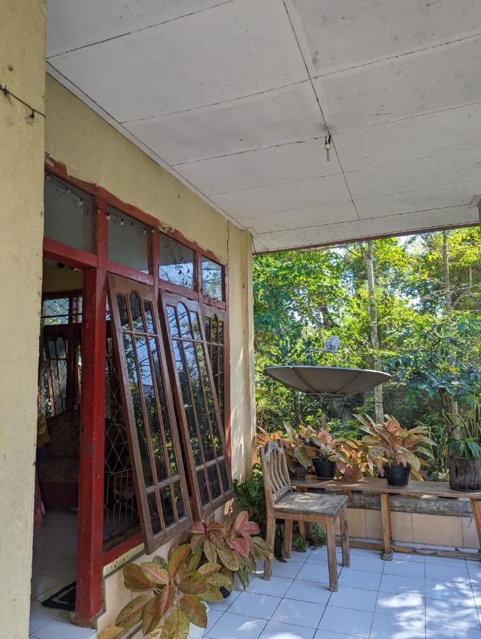 Agusfamily Homestay Labuan Bajo Exterior photo
