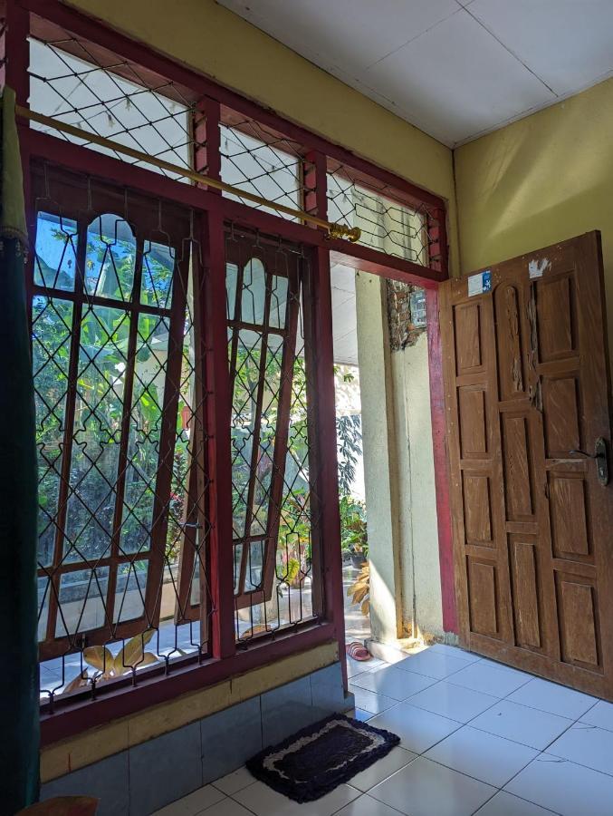 Agusfamily Homestay Labuan Bajo Exterior photo